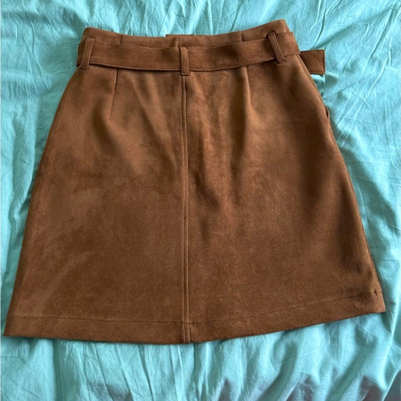Faux Suede brown skirt with belt - Picture 2 of 2